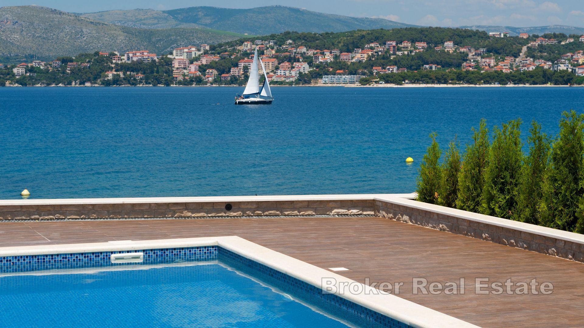 Luksusvilla, andre rad fra sjøen