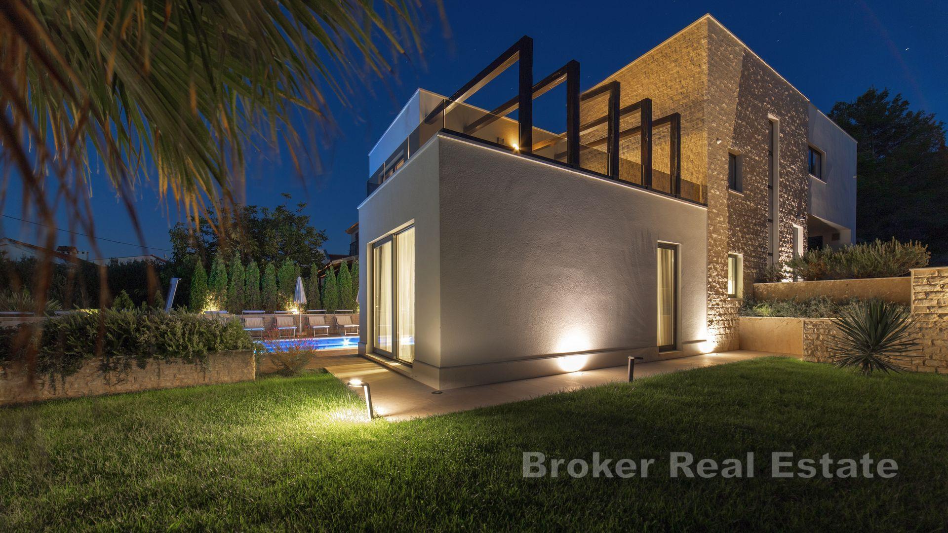 Villa di lusso, seconda fila dal mare