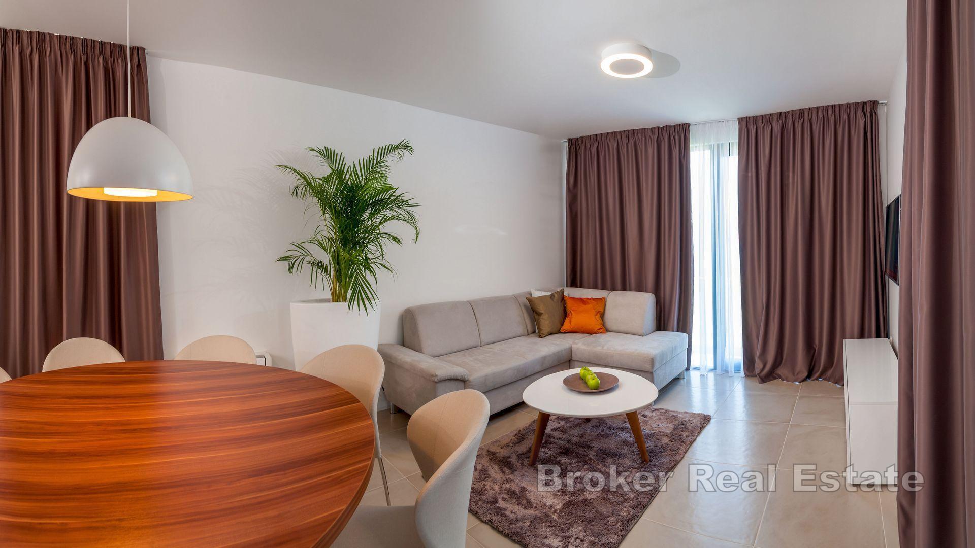 Lyxvilla, andra raden från havet