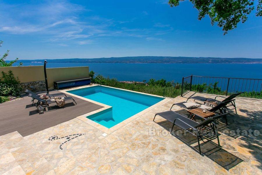 Villa with panoramic view and swimming pool