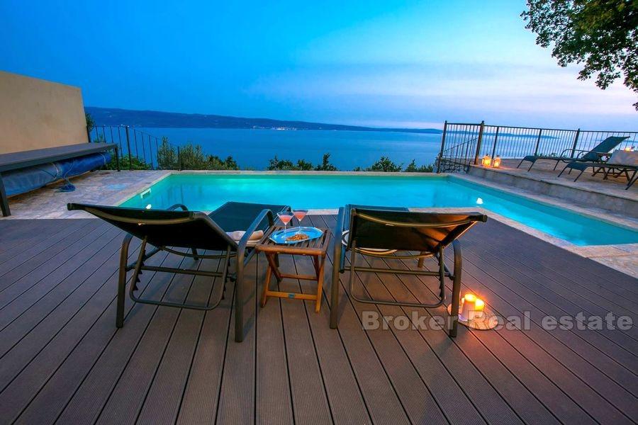 Villa med panoramautsikt och pool