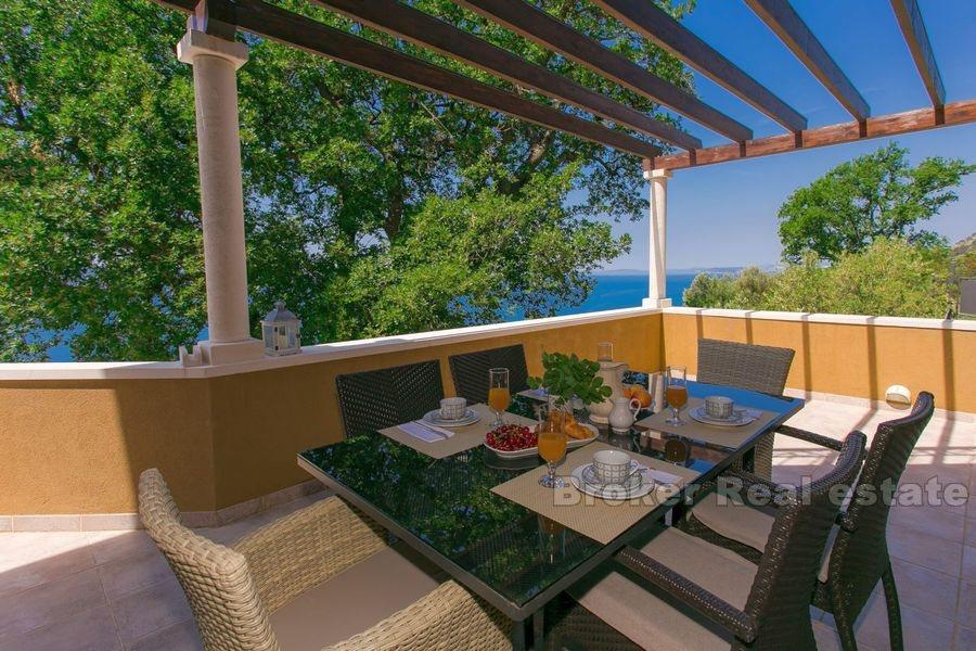 Willa z panoramicznym widokiem i basenem