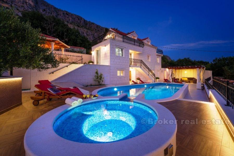Villa with swimming pool and fantastic view