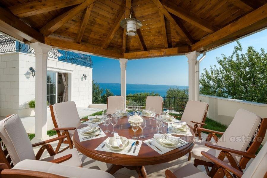 Villa with swimming pool and fantastic view