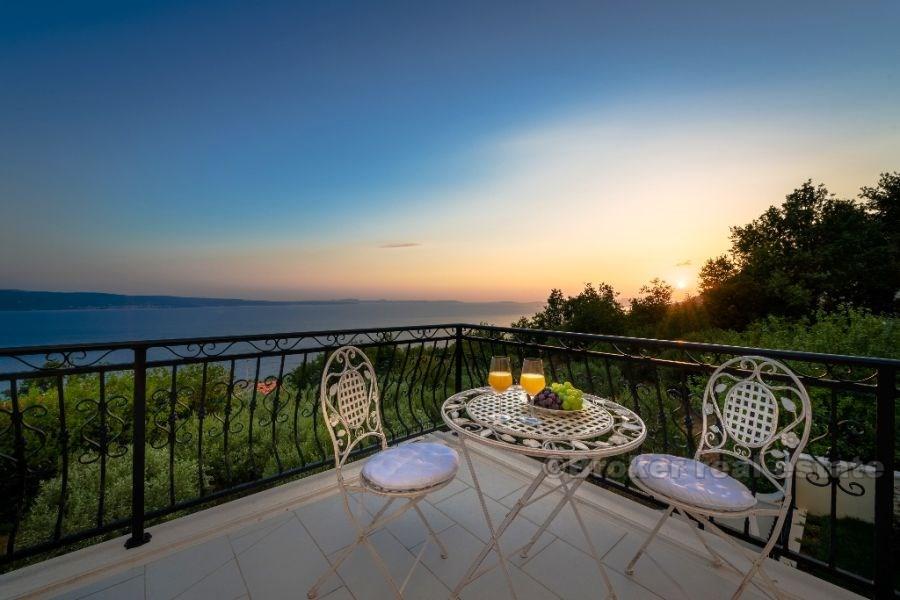 Villa avec piscine et vue fantastique