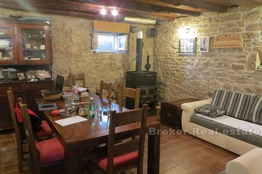 Autochtoniczny kamienny dom