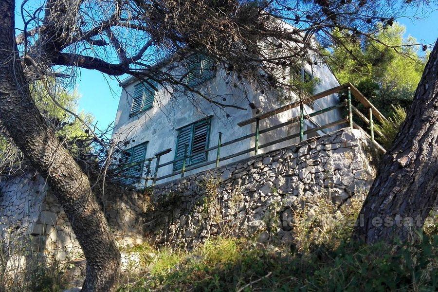 Casa indipendente per adattamento, in riva al mare, in vendita