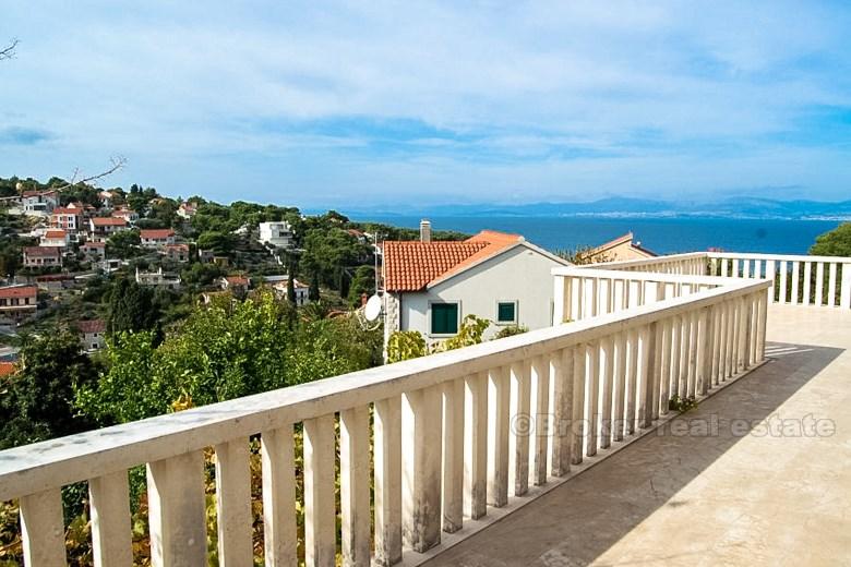 Samostojeća kuća s pogledom na more