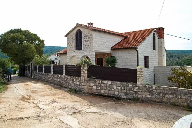 Detached house with sea view