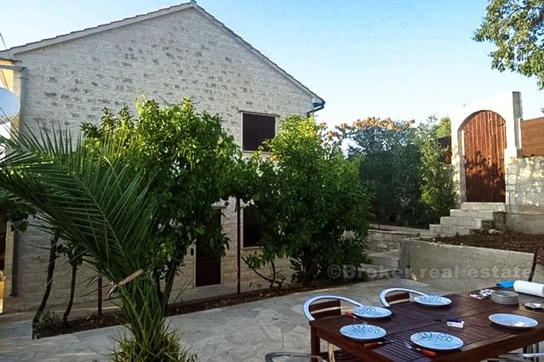 Casa indipendente con vista sul mare