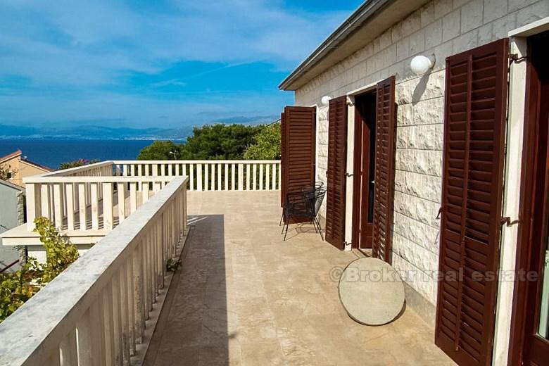 Detached house with sea view