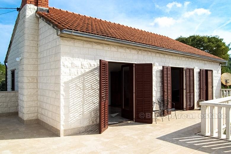 Casa indipendente con vista sul mare