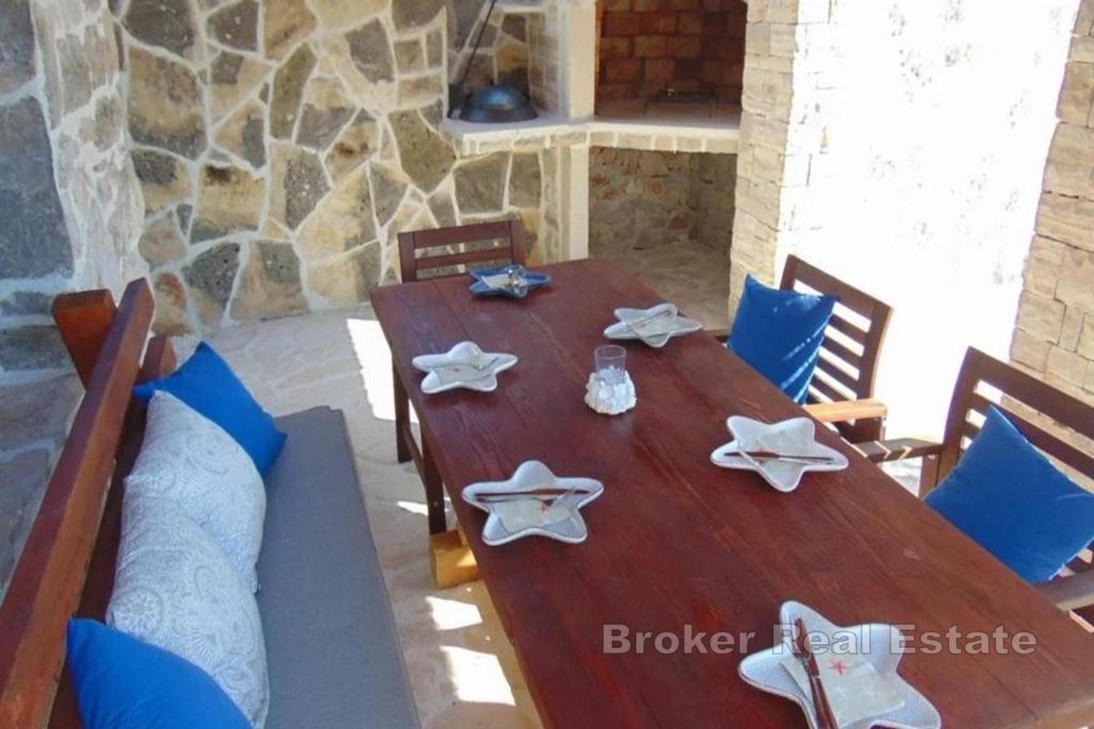 Kamienny dom, na sprzedaż