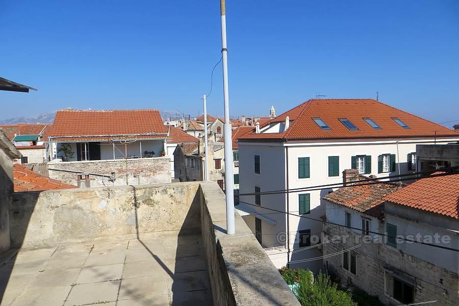 To roms leilighet (Varos), til salgs