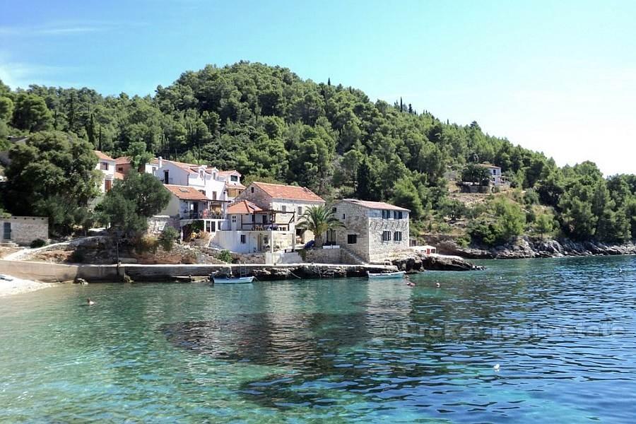 Maison à deux étages, à vendre