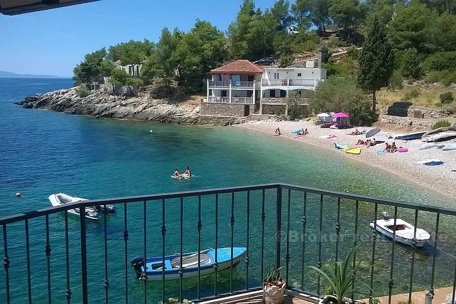 Двухэтажный дом, на продажу