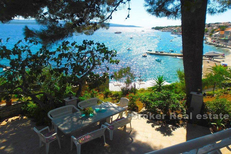 Hus første rad til sjøen