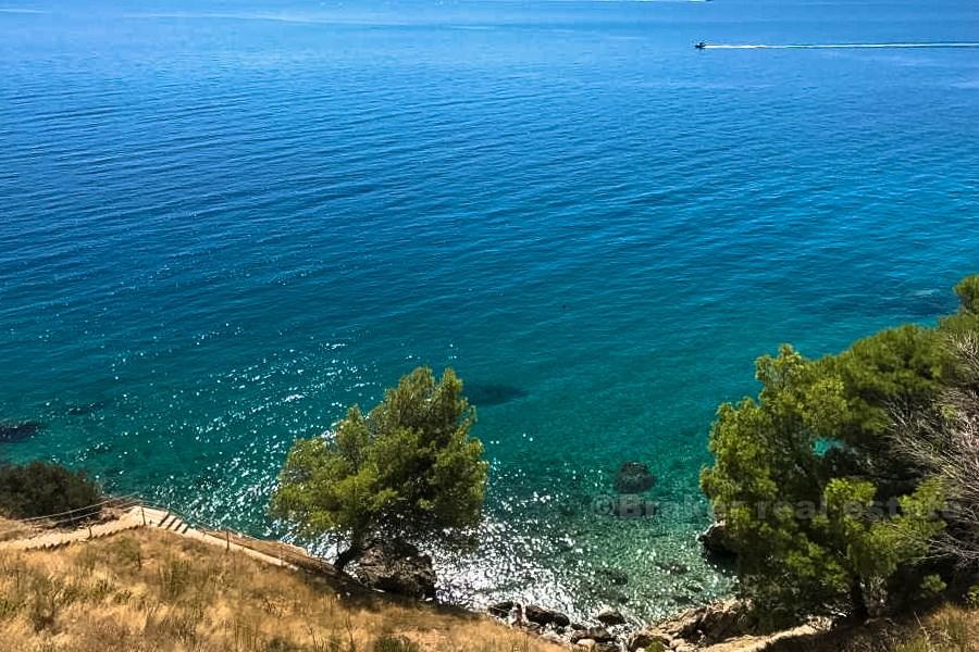 Tre våningar hus, till salu