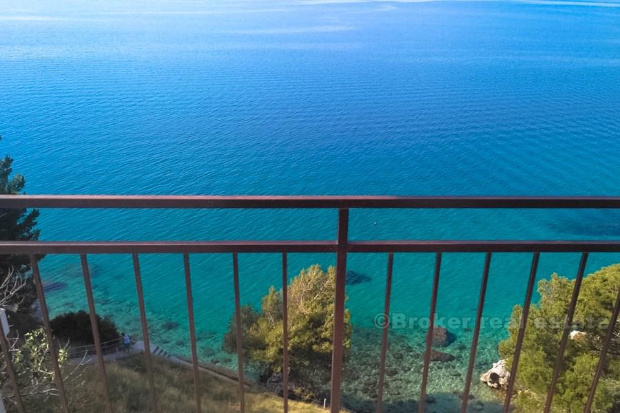 Casa a tre piani, in vendita