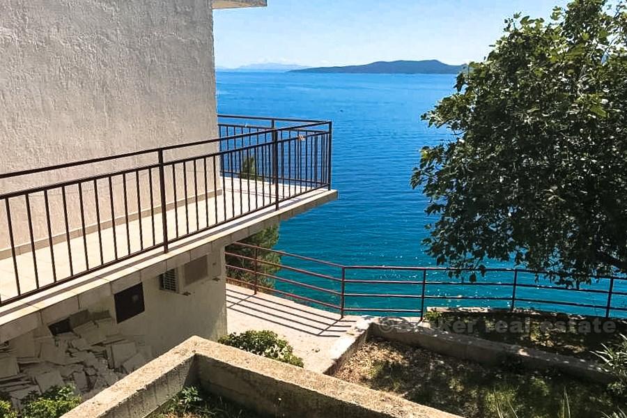 Casa a tre piani, in vendita