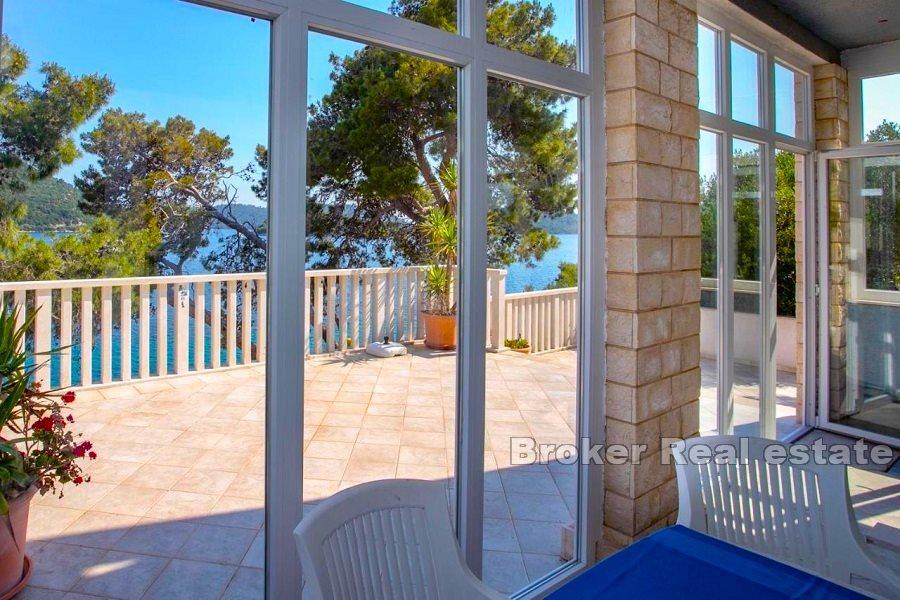 Hus første rad til sjøen