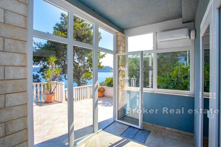 Hus första raden till havet