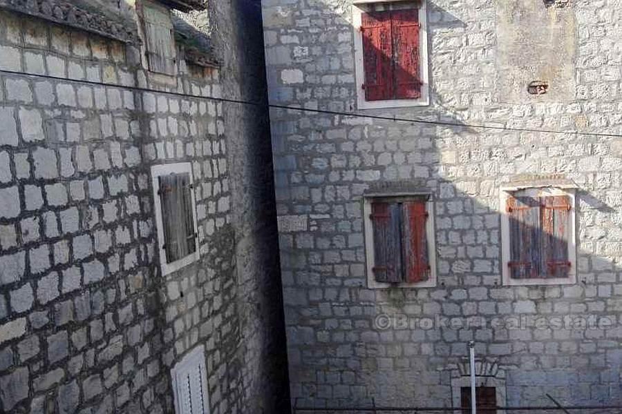 Casa in pietra, in vendita