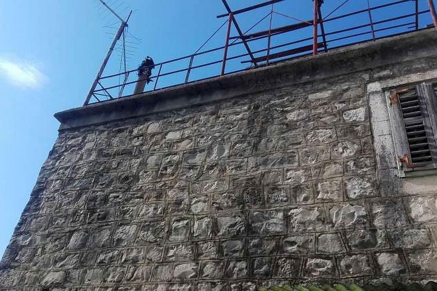 Casa in pietra, in vendita