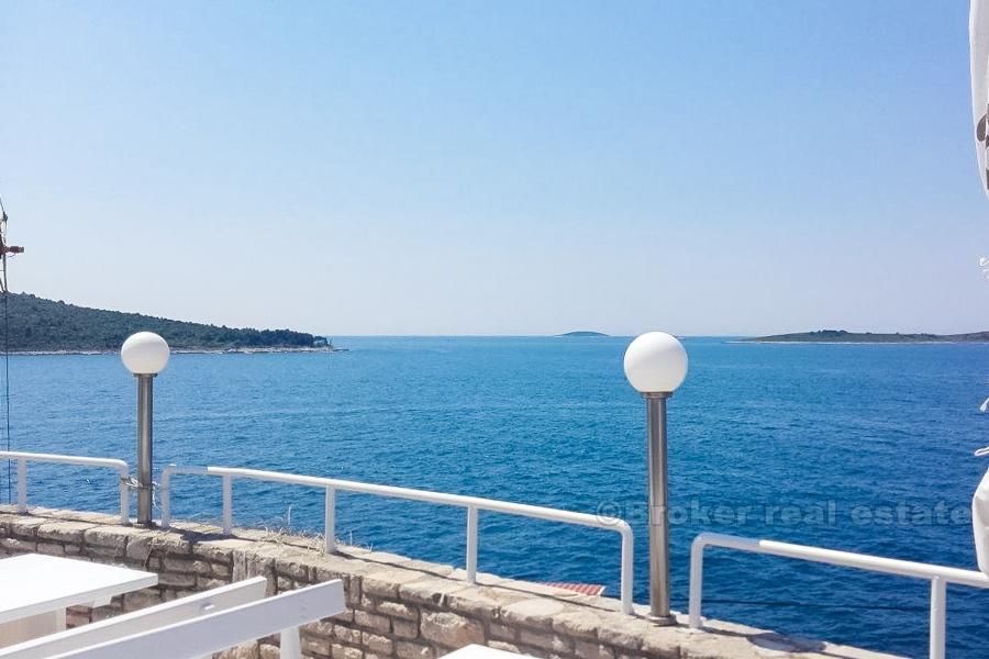 Stone house with sea view, for sale