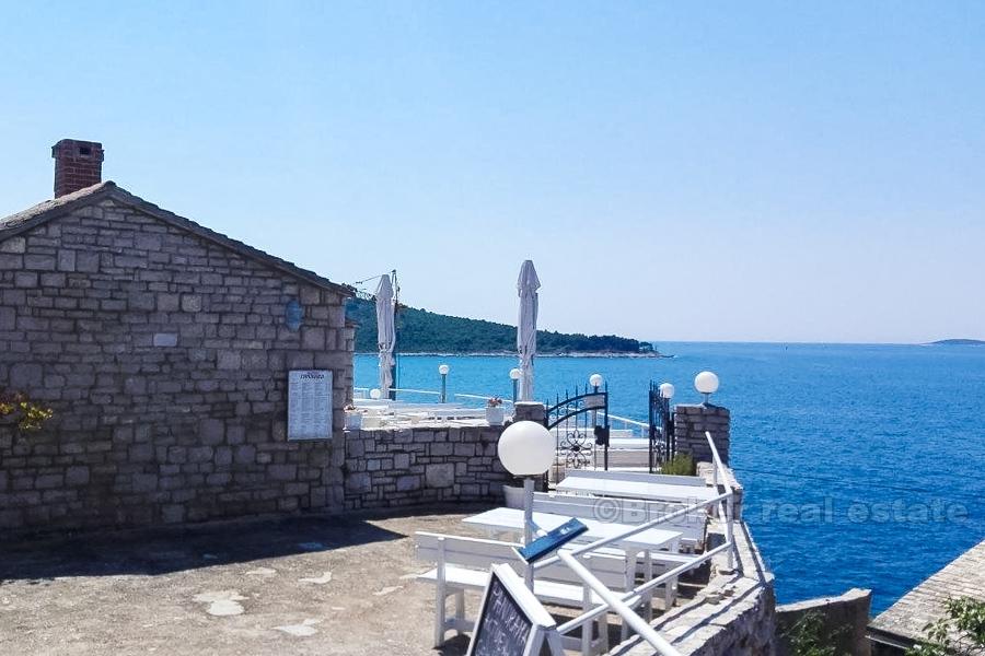 Stone house with sea view, for sale