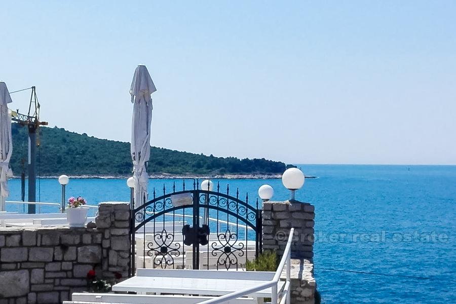 Stone house with sea view, for sale
