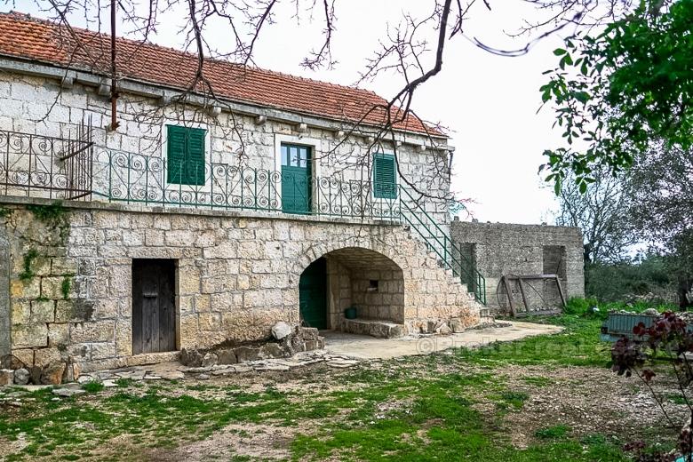 Maison authentique en pierre, à vendre