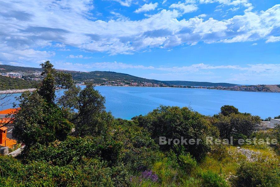 Building land near the sea, for sale