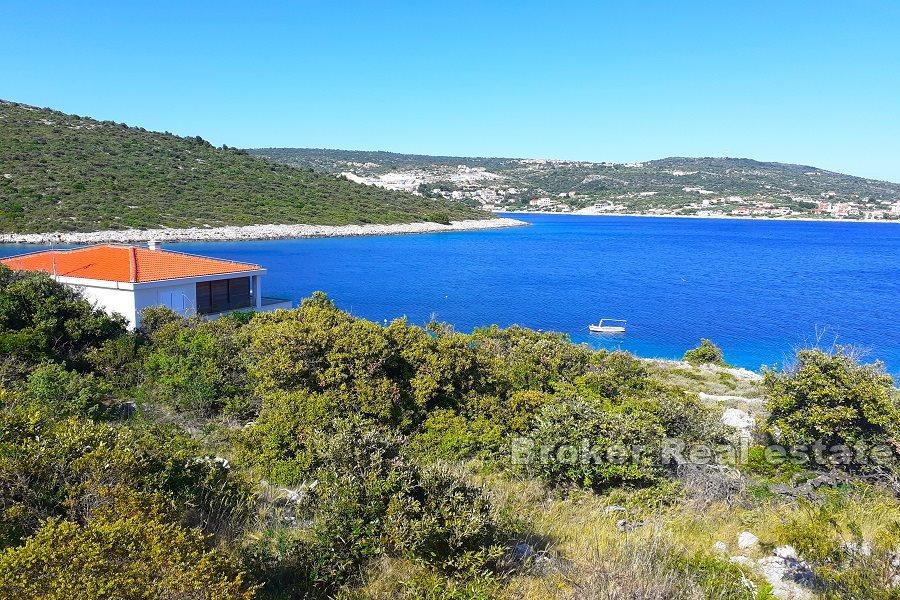 Building land near the sea, for sale