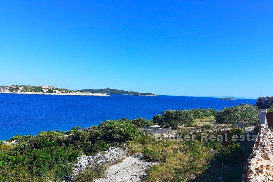 Building land near the sea, for sale