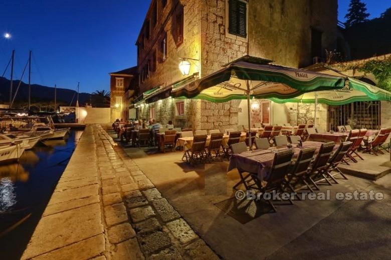 Restaurant in the first row to the sea, for sale
