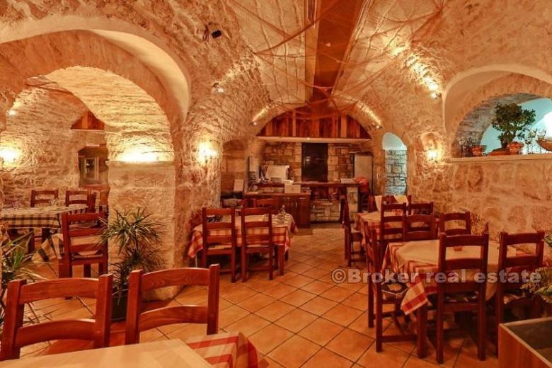 Restauracja w pierwszym rzędzie do morza, na sprzedaż