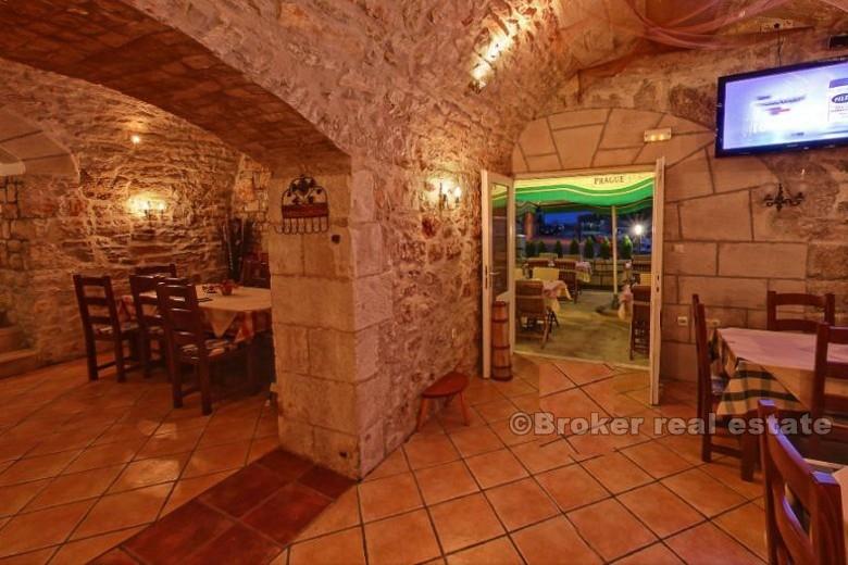 Restaurant in the first row to the sea, for sale