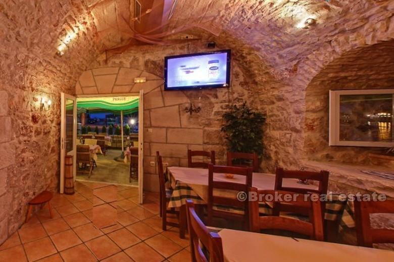 Restauracja w pierwszym rzędzie do morza, na sprzedaż