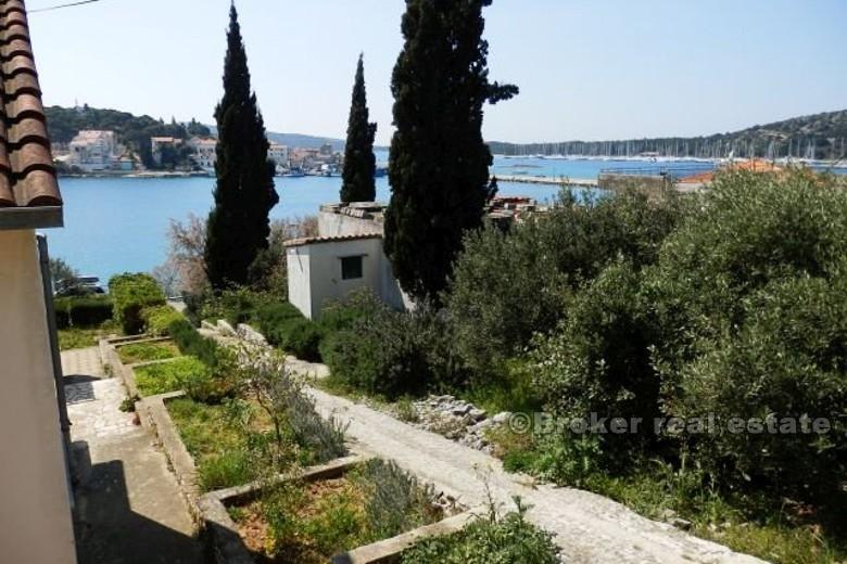 Строительный участок, первый ряд от моря, для продажи