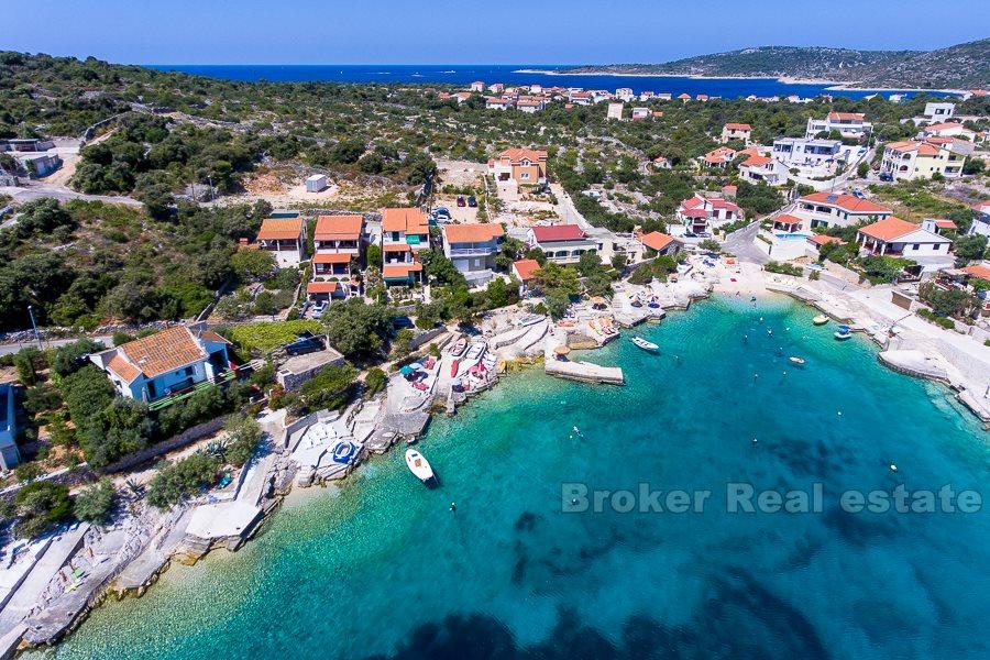 Beautiful house by the sea, for sale