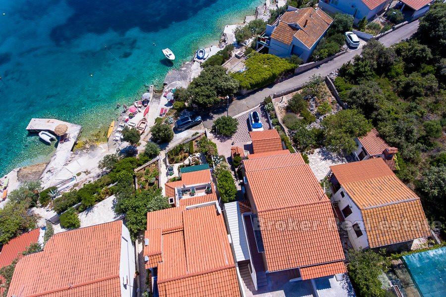 Beautiful house by the sea, for sale