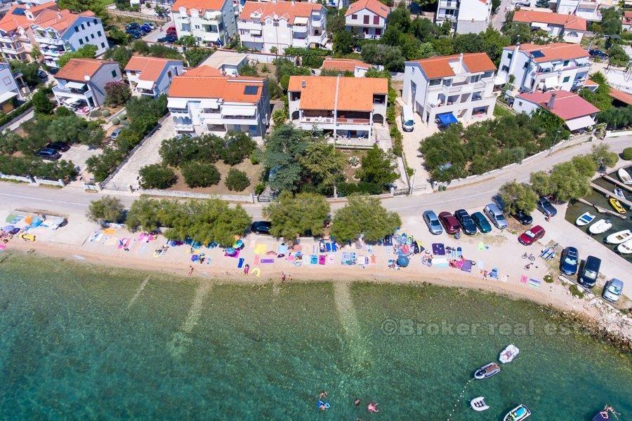 Casa in prima fila al mare, in vendita