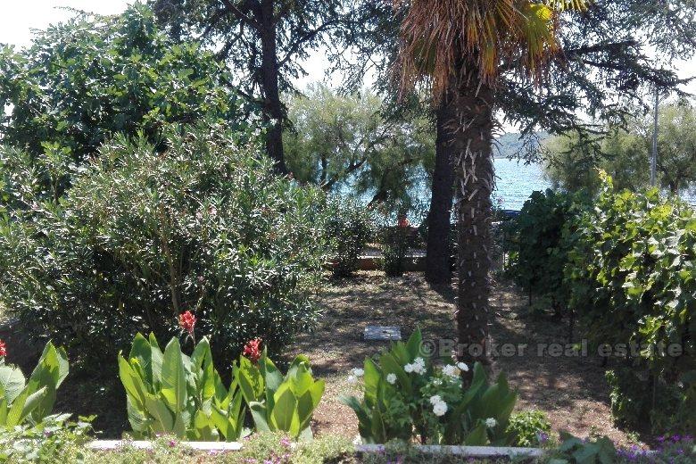 Casa in prima fila al mare, in vendita