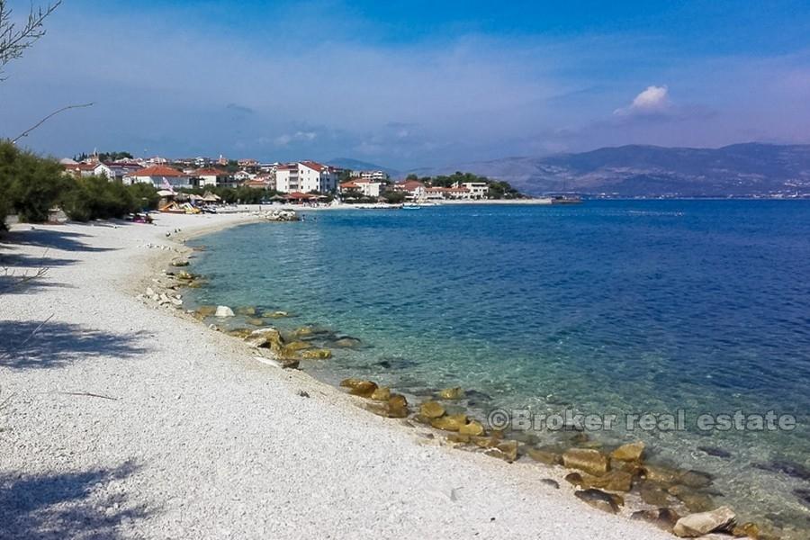 Apartment house, by the sea, for sale