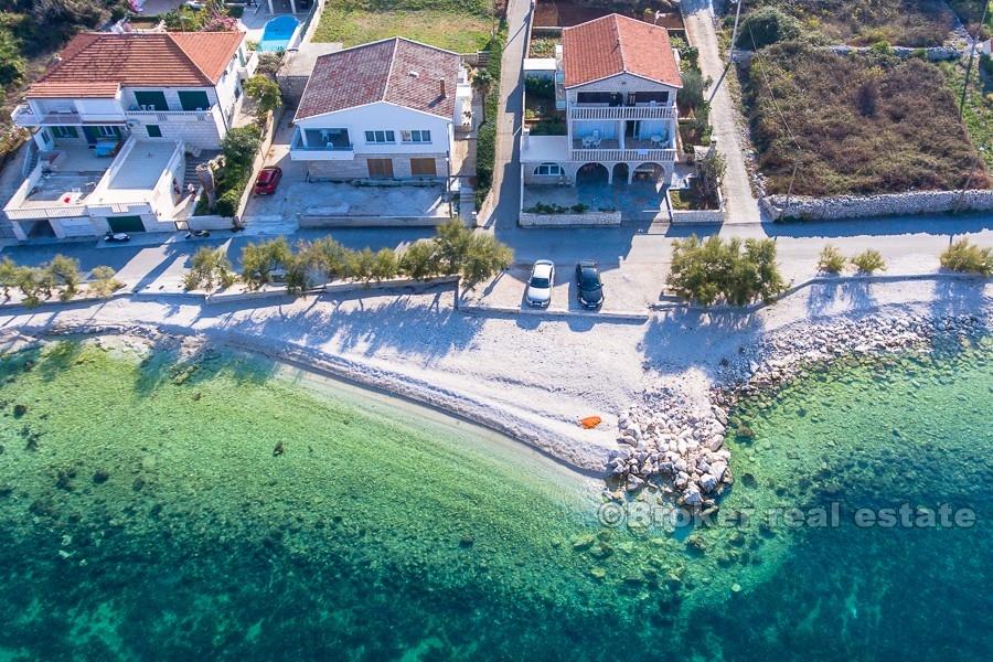 Apartment house, by the sea, for sale