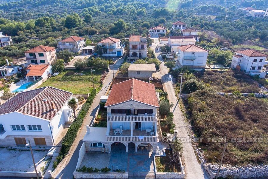 Apartment house, by the sea, for sale
