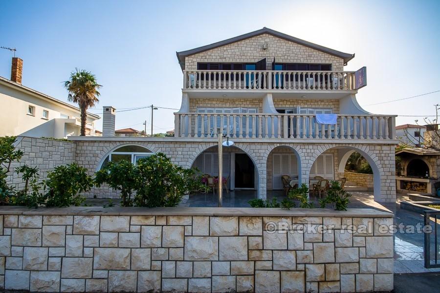 Apartmenthaus, direkt am Meer, zu verkaufen