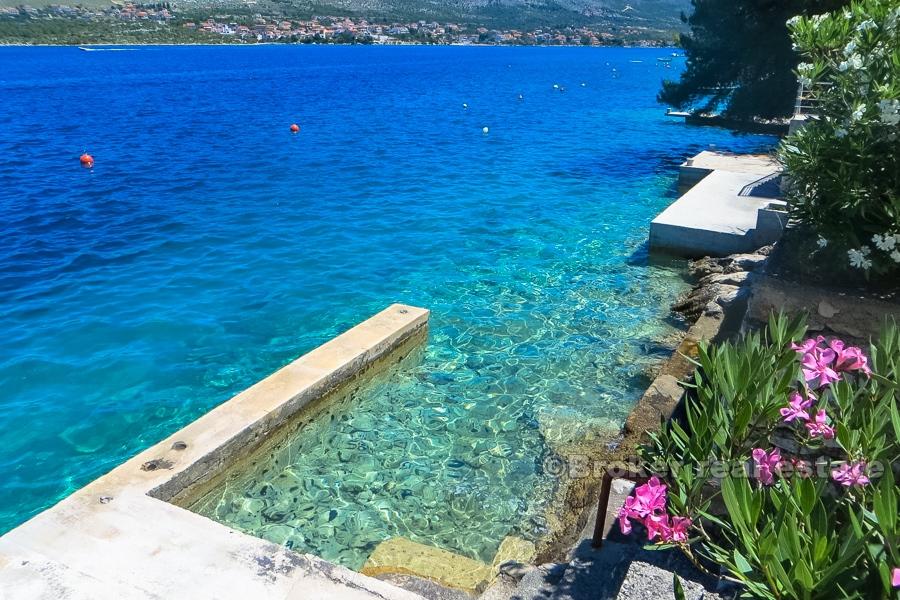 Maison, première rangée de la mer, à vendre