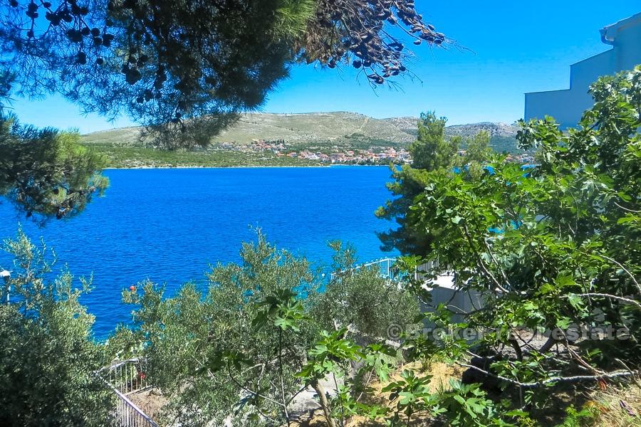 Maison, première rangée de la mer, à vendre